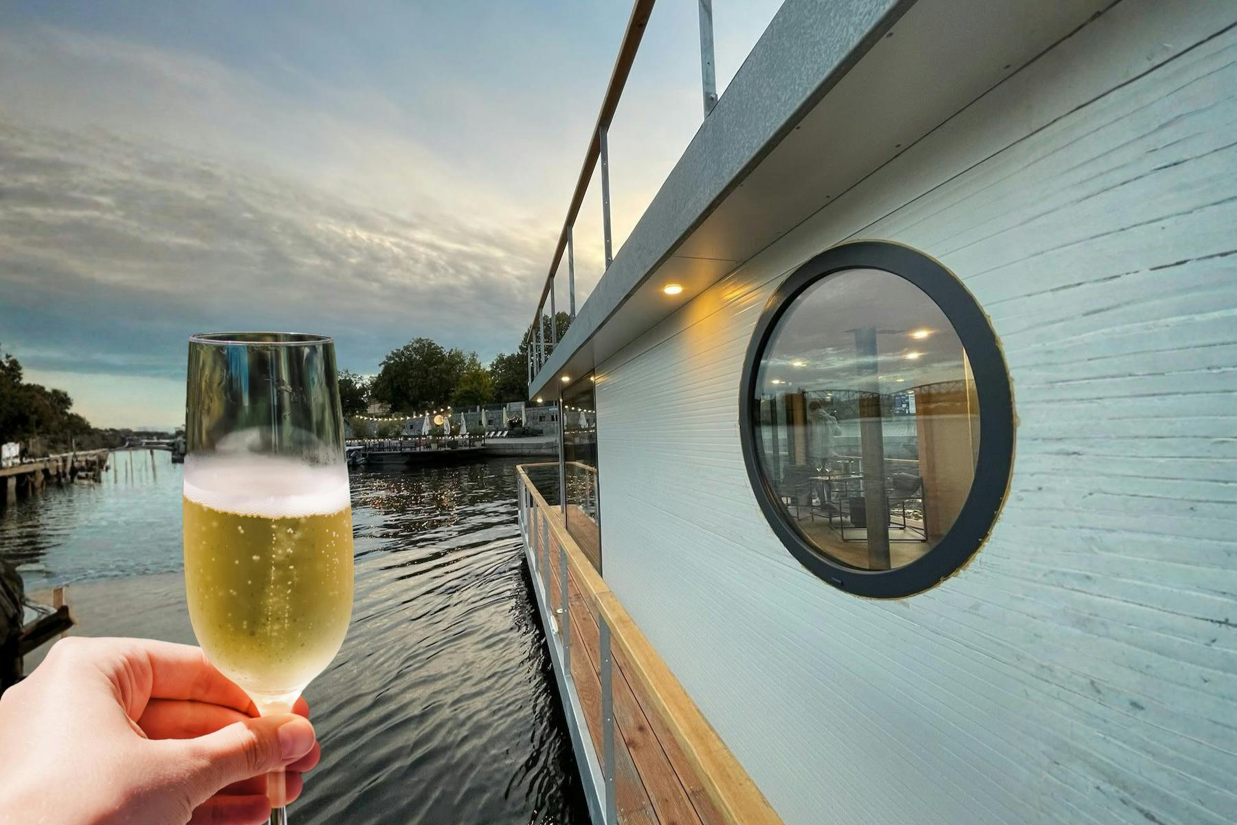 Prague: Private Boat Cruise + Audio Guide + Glass of Prosecco - Photo 1 of 8